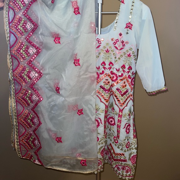 Palazzo Suit - Picture 1 of 7